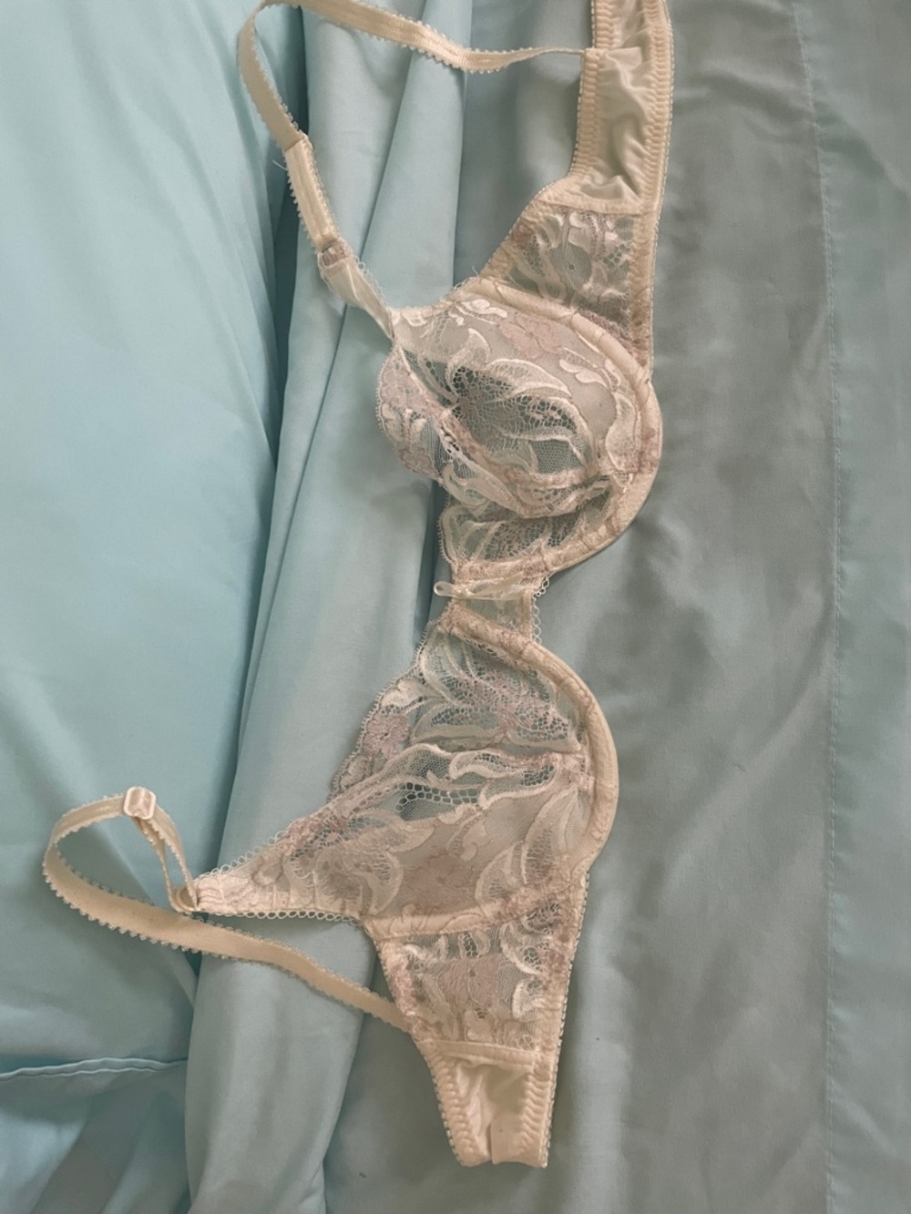 Sheer Lace Underwire Bra in Cream